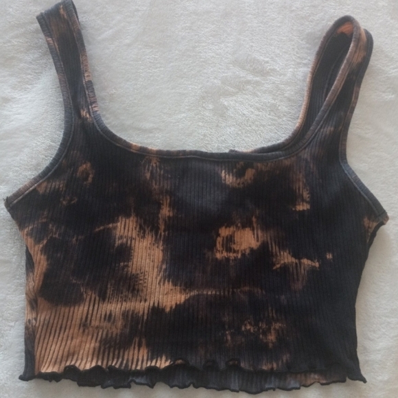 SHEIN RIBBED CROP TOP NOTCHED NECKLINE. WOMENS SIZE S. - Picture 2 of 11